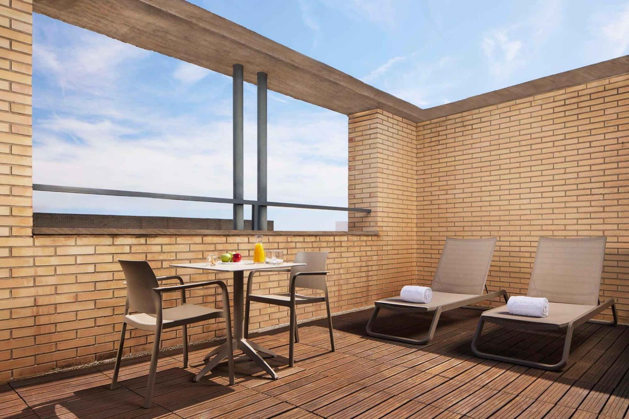 Nh Ciudad De Valencia Hotel Екстериор снимка