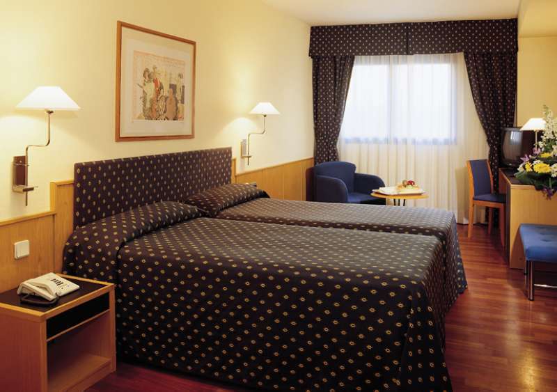 Nh Ciudad De Valencia Hotel Екстериор снимка
