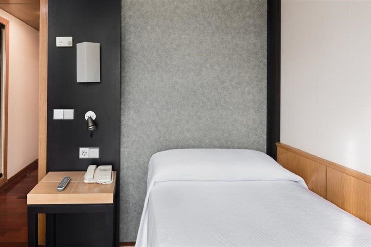 Nh Ciudad De Valencia Hotel Екстериор снимка